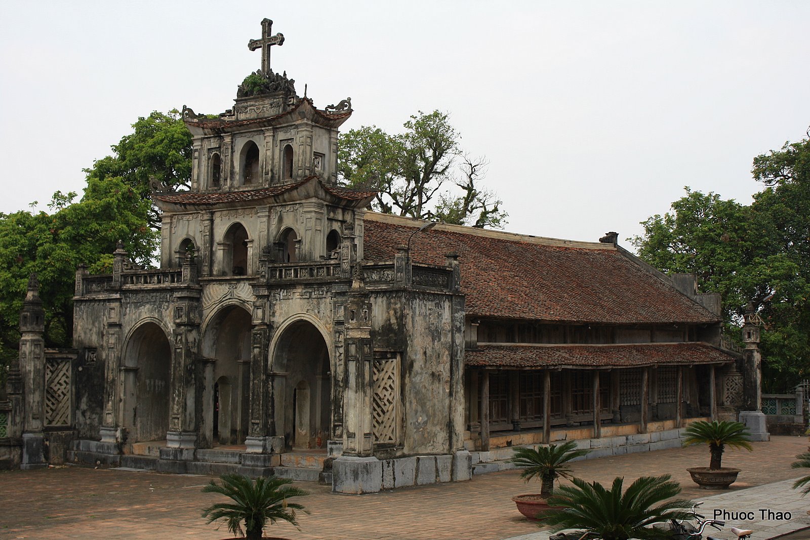 Nhà thờ đá Phát Diệm (Ninh Bình) – vùng quê của doanh nhân Ngô Tử Hạ. Nguồn: Wikimedia Commons.